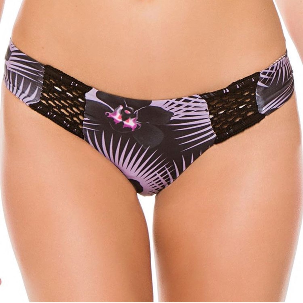 ❌ SOLD ❌ Acacia modern pacific poppy bottoms